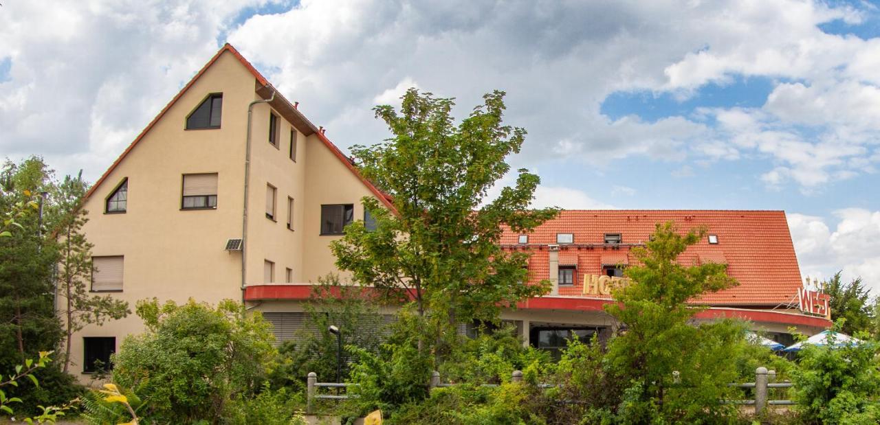 West Hotel An Der Saechsischen Weinstrasse 라데보일 외부 사진