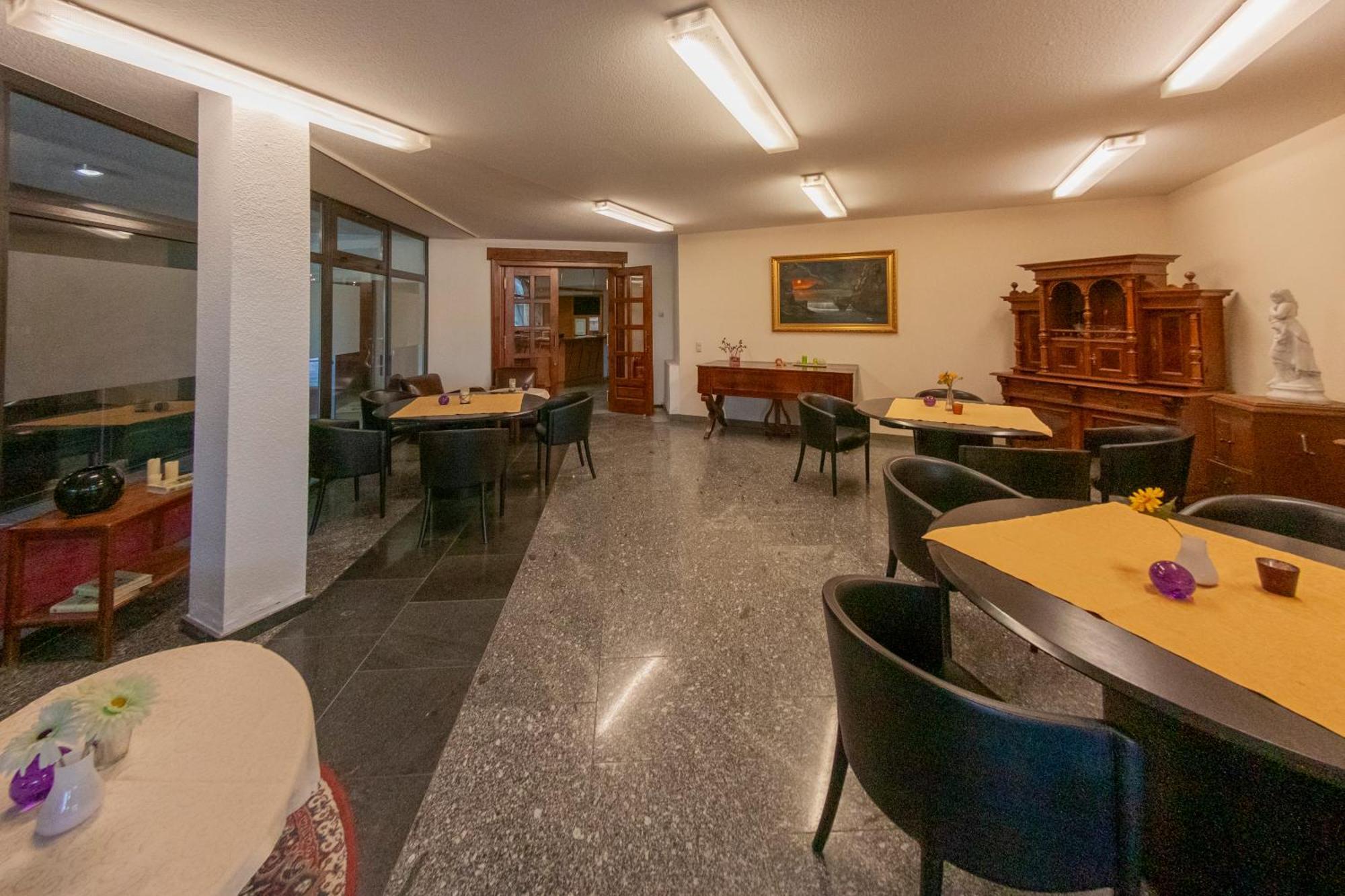West Hotel An Der Saechsischen Weinstrasse 라데보일 외부 사진