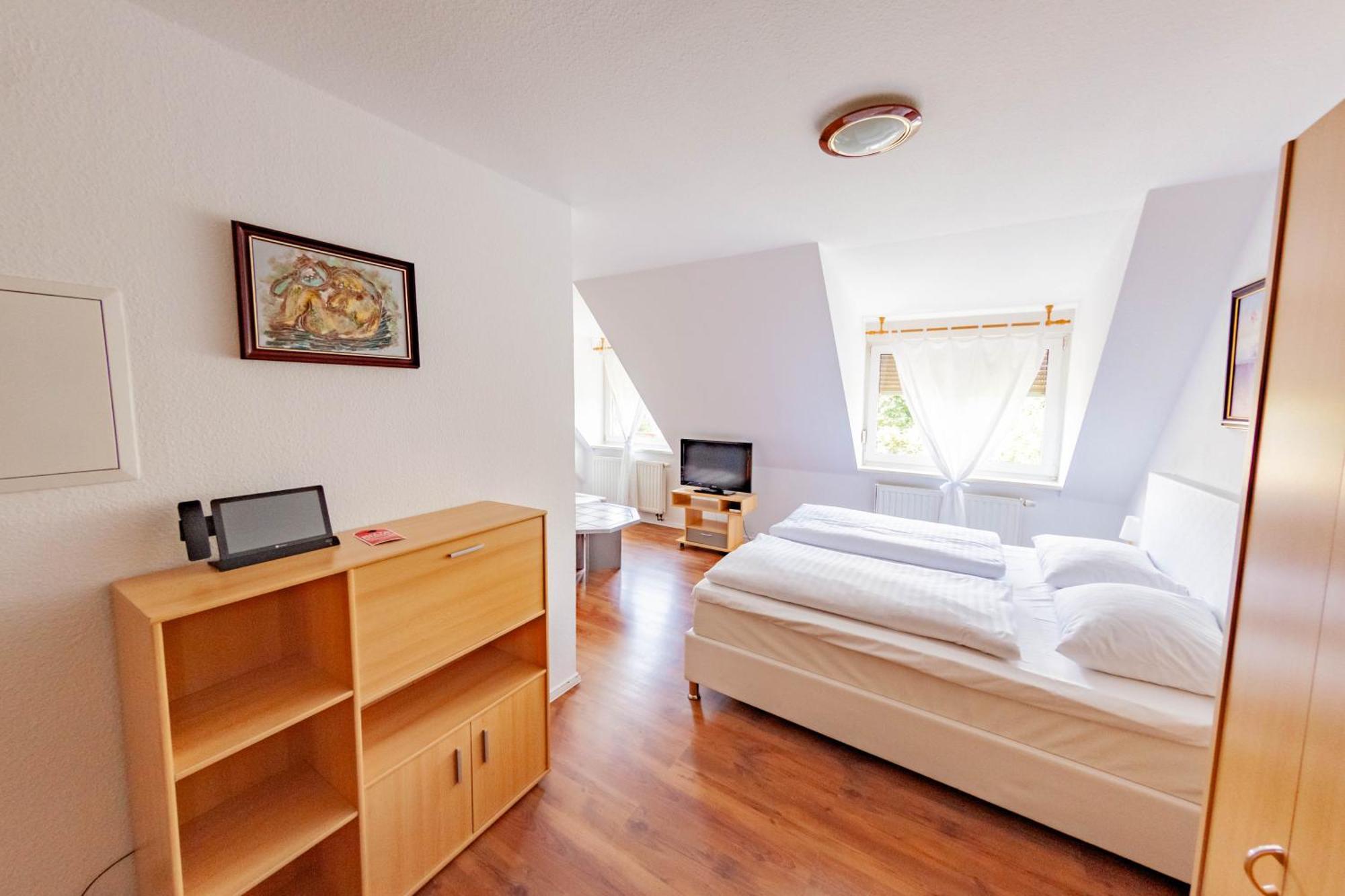 West Hotel An Der Saechsischen Weinstrasse 라데보일 외부 사진